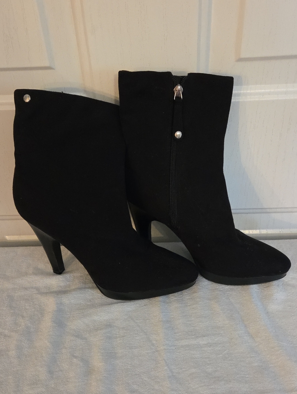 Isaac Mizrahi Black Suede-Look Ankle Booties with Side Zip Size 8
